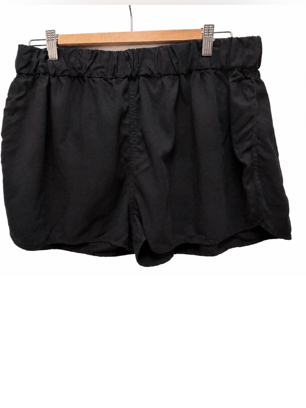 Aritzia Wilfred Free Hollis 100% Lyocell Track Shorts Black L 🎾